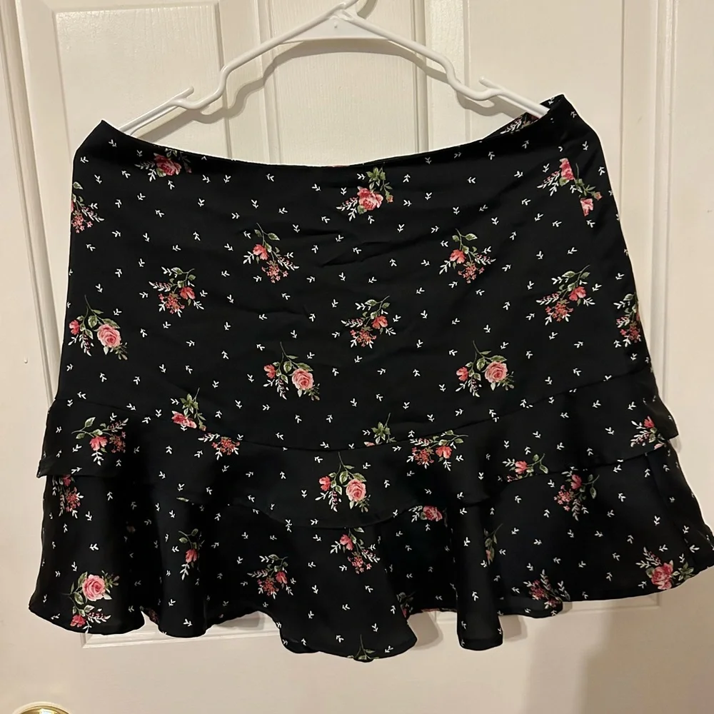 Forever21 floral skirt - Picture 1 of 2